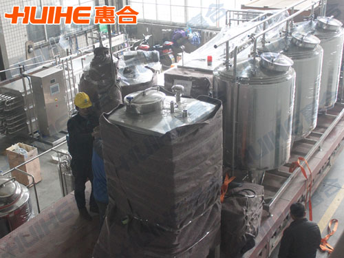 茶飲料生產(chǎn)線(xiàn)設(shè)備裝車(chē)中